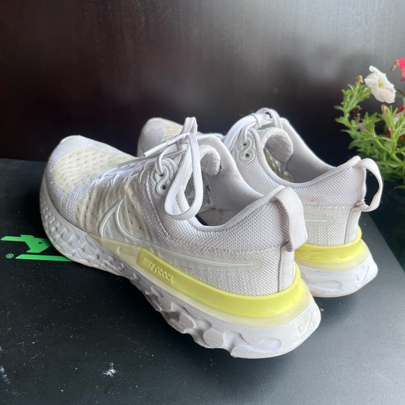 Nike Womens React Infinity Run FK 2 White Running Shoes Sneakers Size 7.5 - Picture 3 of 5